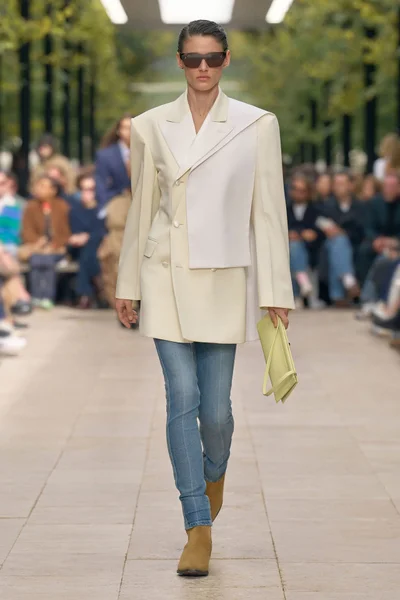 Look 17